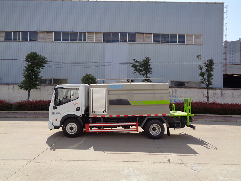 XZL5040TYH6型路面養(yǎng)護(hù)車(chē)