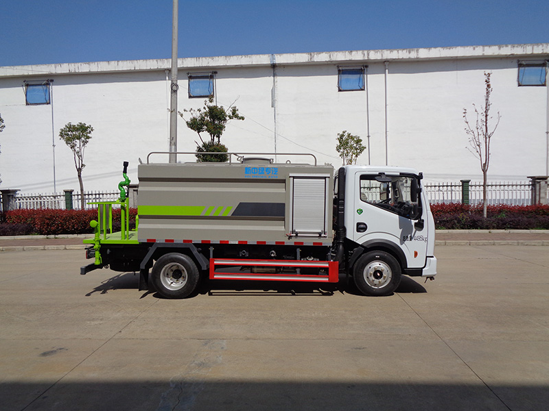 XZL5040TYH6型路面養(yǎng)護(hù)車(chē)